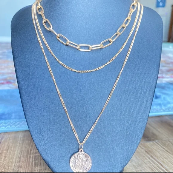 New🌎 Gold Tone Globe Layered Necklace Set - Picture 3 of 3